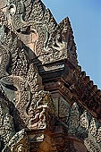 Banteay Srei temple - corner stone decoration 